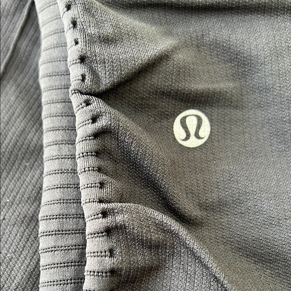 Lululemon Cropped “Seamless”Leggings - Picture 2 of 6
